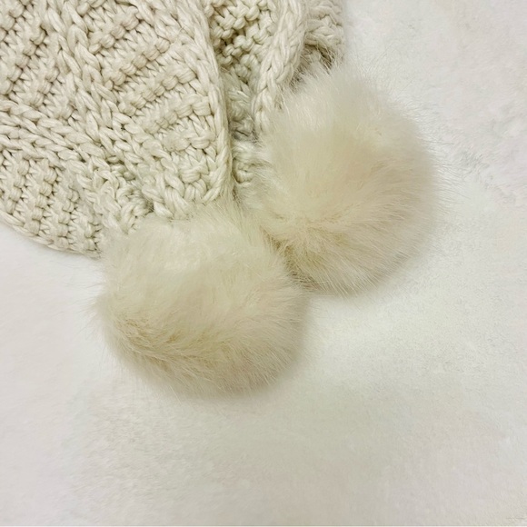 TOPSHOP Cable knit Pom Pom Toque & Scarf, 2 piece set - Picture 6 of 8